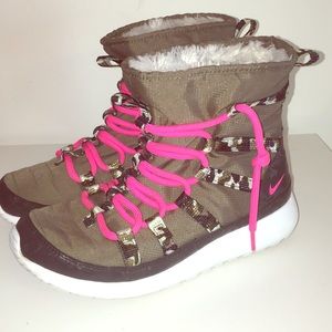 CUG Nike camo green sneaker boot girl Sz 4 1/2